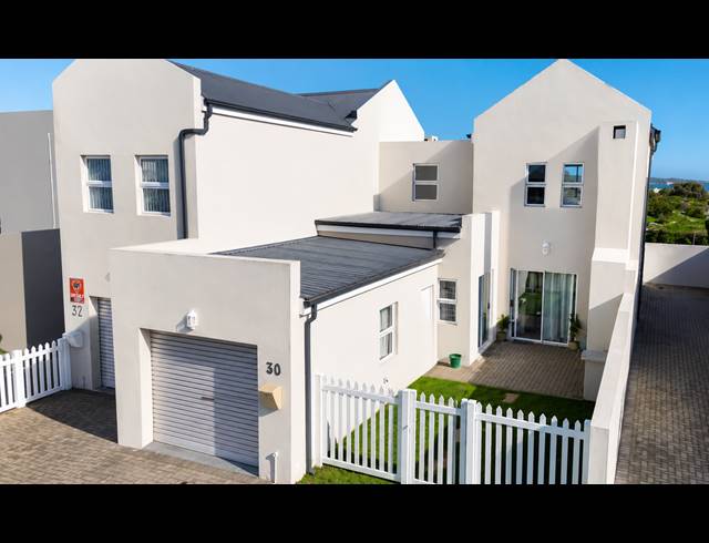 3 BEDROOM DUPLEX FOR SALE IN VILLA DIAMANTE